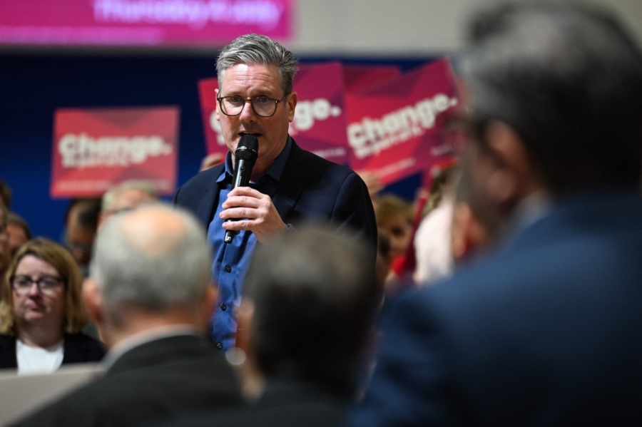 工党党魁斯塔默周三在格拉斯哥的一场造势活动上讲话。-法新社- 工党党魁斯塔默周三在格拉斯哥的一场造势活动上讲话。-法新社-