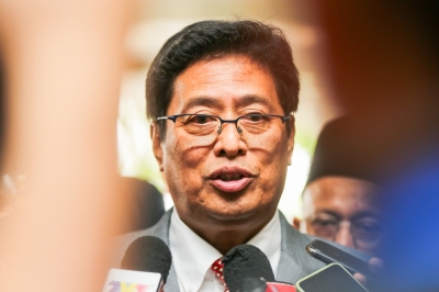 阿占巴基说,反贪会有权力没收贪污犯的资产,然后交还给政府。-Miera Zulyana摄- 阿占巴基说,反贪会有权力没收贪污犯的资产,然后交还给政府。-Miera Zulyana摄-