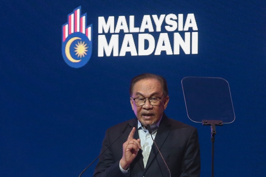 安华认为,富家子弟享受政府资助的教育,这是不合理的现象。-Yusof Mat Isa摄- 安华认为,富家子弟享受政府资助的教育,这是不合理的现象。-Yusof Mat Isa摄-