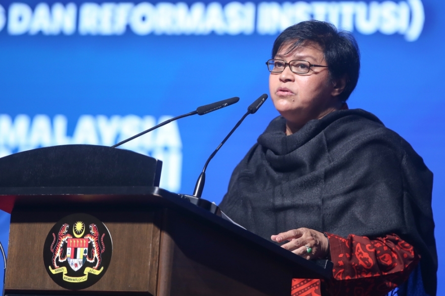 阿莎丽娜说,国会下议院将会决定是否成立皇委会调查GISBH课题。-Yusof Mat Isa摄- 阿莎丽娜说,国会下议院将会决定是否成立皇委会调查GISBH课题。-Yusof Mat Isa摄-