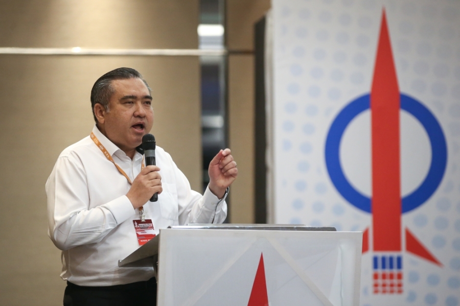 陆兆福周日在2024年吉隆坡联邦直辖区行动党代表大会上致词。-Yusof Mat Isa摄- 陆兆福周日在2024年吉隆坡联邦直辖区行动党代表大会上致词。-Yusof Mat Isa摄-