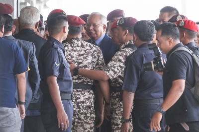 法官质疑,纳吉在1MDB舞弊被揭发后,不曾举报刘特佐。 -Yusof Mat Isa摄- 法官质疑,纳吉在1MDB舞弊被揭发后,不曾举报刘特佐。 -Yusof Mat Isa摄-