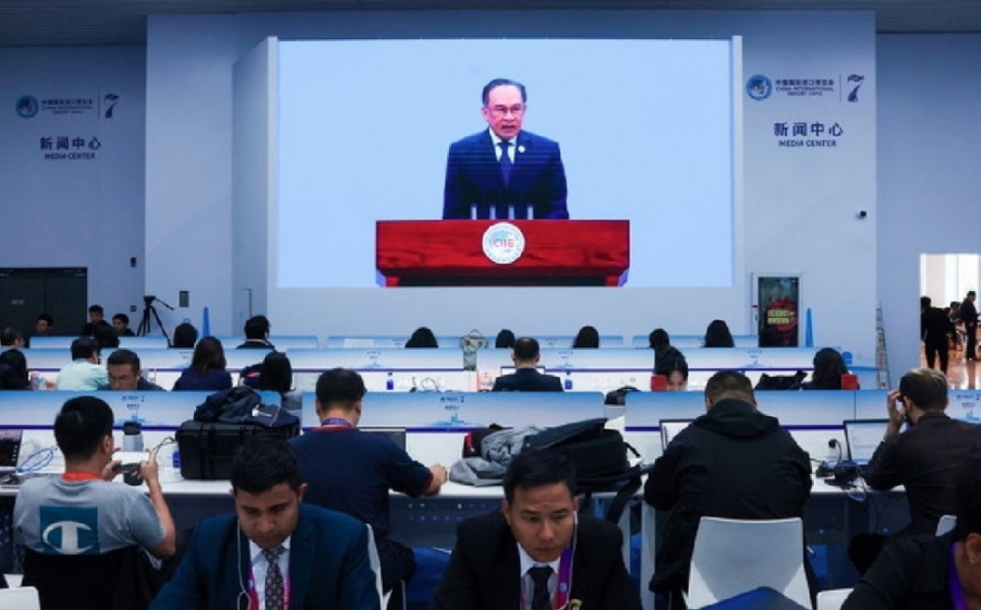 安华在第七届中国国际进口博览会致词,称赞中国摒除不公贸易手法。-马新社- 安华在第七届中国国际进口博览会致词,称赞中国摒除不公贸易手法。-马新社-