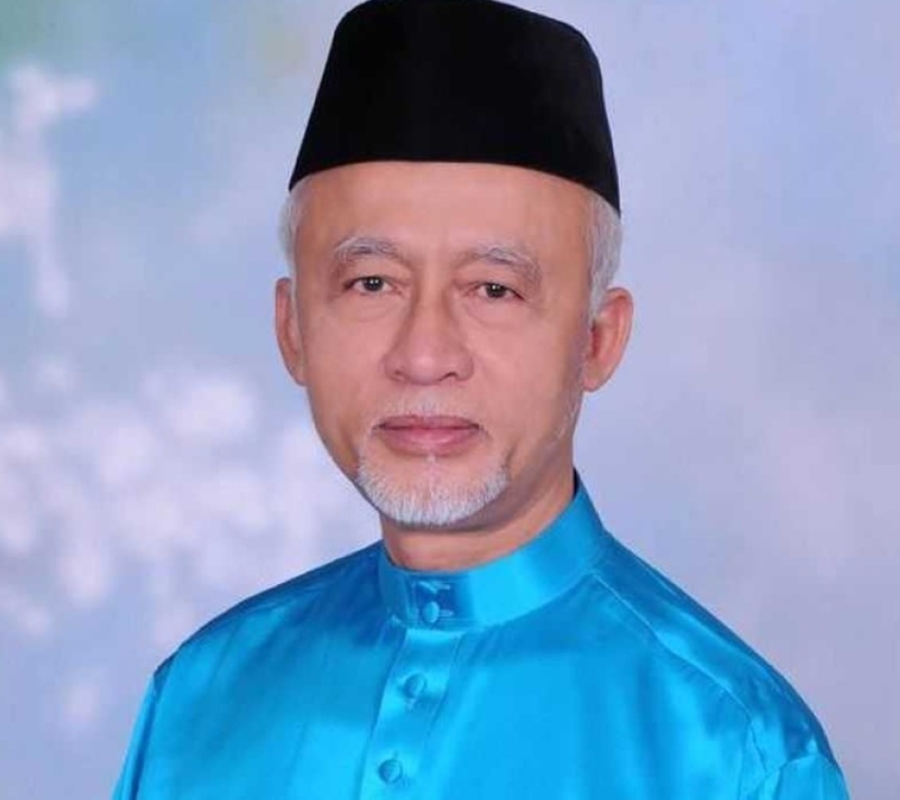 慕斯达法炮轰张庆信丢脸,要求政府撤换张庆信的部长职。 慕斯达法炮轰张庆信丢脸,要求政府撤换张庆信的部长职。