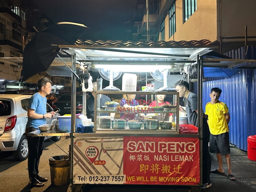 San Peng椰浆饭是许多首都夜猫子的宵夜选择,而他们即将搬迁。-Lee Khang Yi摄- San Peng椰浆饭是许多首都夜猫子的宵夜选择,而他们即将搬迁。-Lee Khang Yi摄-