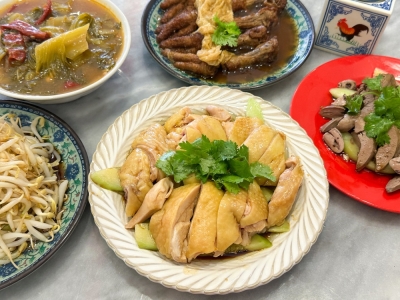 潮州滑鸡饭有“金鸡饭”的称号。-Lee Khang Yi摄- 潮州滑鸡饭有“金鸡饭”的称号。-Lee Khang Yi摄-