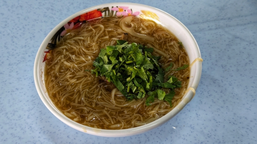 以中华小吃店的面线糊为早餐,可以让你有个满足感的一天开始。-Ethan Lau摄- 以中华小吃店的面线糊为早餐,可以让你有个满足感的一天开始。-Ethan Lau摄-