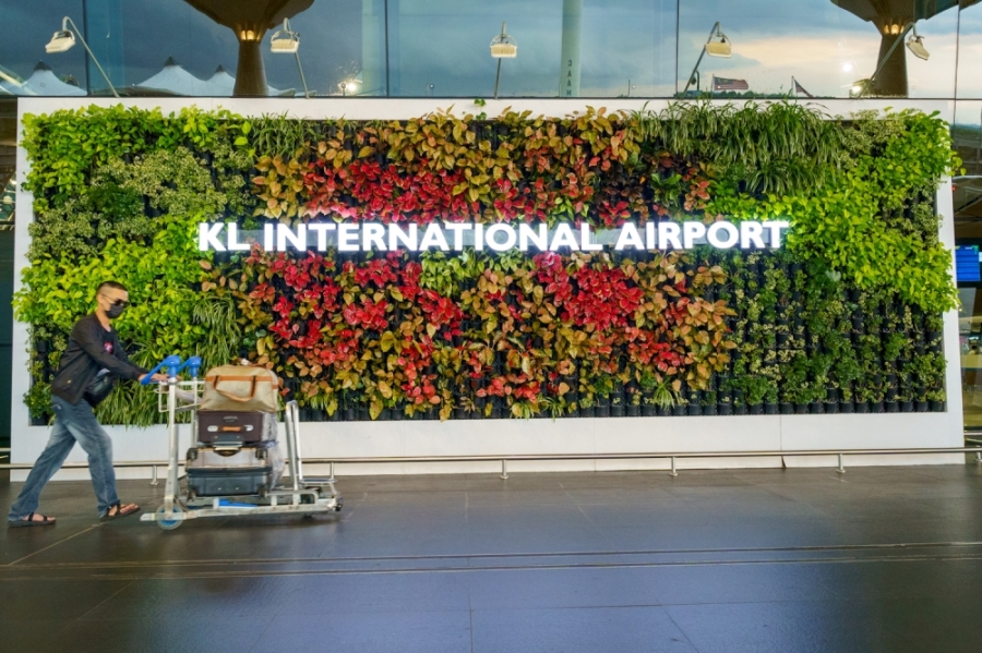 根据2024年机场服务质量调查报告,吉隆坡国际机场(KLIA)跻身全球十大机场之列。 根据2024年机场服务质量调查报告,吉隆坡国际机场(KLIA)跻身全球十大机场之列。
