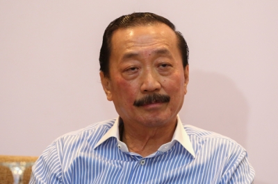 陈志远向布特拉高原爆炸事件灾民伸出援手,提供每户3000令吉援助金。-Yusof Mat Isa摄- 陈志远向布特拉高原爆炸事件灾民伸出援手,提供每户3000令吉援助金。-Yusof Mat Isa摄-