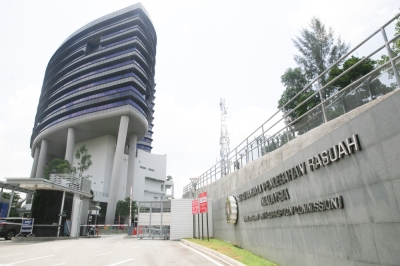 电召车司机说,当他载送林芫差不多抵达布城反贪会总部时,被3辆车包围,林芫则被“警员”带走。-Choo Choy May摄- 电召车司机说,当他载送林芫差不多抵达布城反贪会总部时,被3辆车包围,林芫则被“警员”带走。-Choo Choy May摄-
