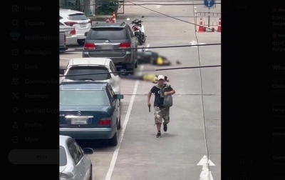 社交媒体流传的画面显示,疑似枪手的男子被拍到在犯案后逃离现场。-图取自网络- 社交媒体流传的画面显示,疑似枪手的男子被拍到在犯案后逃离现场。-图取自网络-