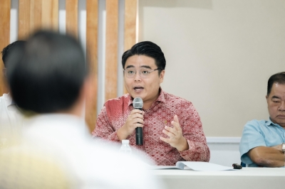 吴家良认为,高教部在录取机制课题,不应变相苛责黄煜轩不够资格,而应公开全面数据来接触公众疑虑。-吴家良供图- 吴家良认为,高教部在录取机制课题,不应变相苛责黄煜轩不够资格,而应公开全面数据来接触公众疑虑。-吴家良供图-