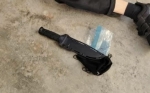 警方在现场找出两把利器,相信是嫌犯的行凶所使用。 警方在现场找出两把利器,相信是嫌犯的行凶所使用。