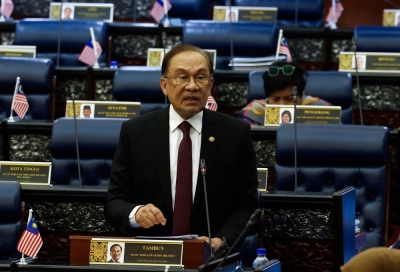 安华强调,无论谁做首相,国家都必须前进,因此他促请所有人不要因为政治立场而否决东盟峰会的成就。-马新社- 安华强调,无论谁做首相,国家都必须前进,因此他促请所有人不要因为政治立场而否决东盟峰会的成就。-马新社-