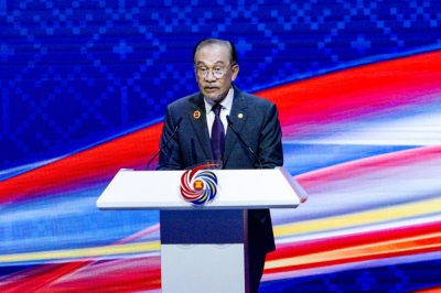 首相安华因背部疼痛遵医嘱休息,取消了彭亨的工作访问。-Firdaus Latif摄- 首相安华因背部疼痛遵医嘱休息,取消了彭亨的工作访问。-Firdaus Latif摄-