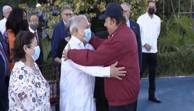 Funes y Sánchez Cerén aparecen en toma de posesión de Daniel Ortega -  Diario El Mundo