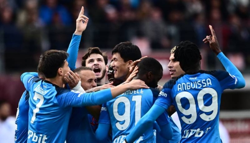 Napoli beat Torino to 19 points / AFP