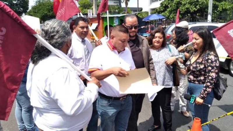 Members of the Central Independent Trade Union (CSI) submitted a project to reform the Social Security Mandatory Certificates Act this morning.  / Susana Penate.