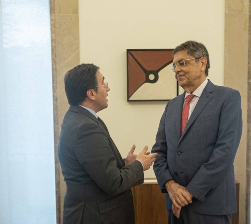 Foreign Minister José Manuel Alvarez and writer Sergio Ramirez.  / European Press.