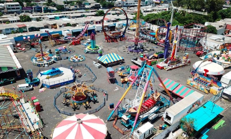 Así lucía ayer el campo de la feria en Sivarland, a un costado del estadio Cuscatlán. / Francisco Valle