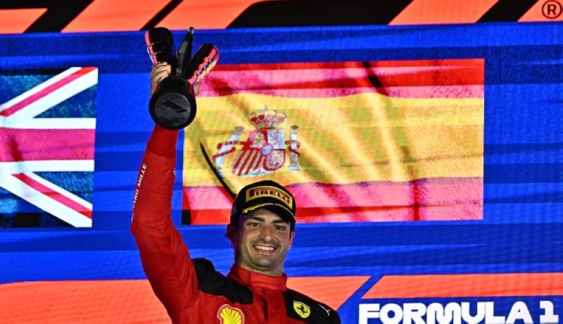 Carlos Sainz won the Singapore Grand Prix.  /AFP