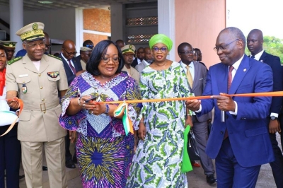 Le directeur général des Douanes ivoiriennes, Da Pierre Alphonse (à gauche) a participé à l'ouverture des journées portes ouvertes.