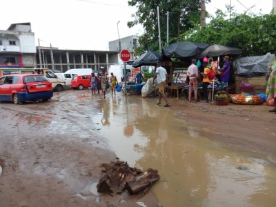 Au niveau de la sortie de la nouvelle gare. (Ph: Bavane)