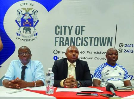City of Francistown Mayor, Gaone Majere (middle)