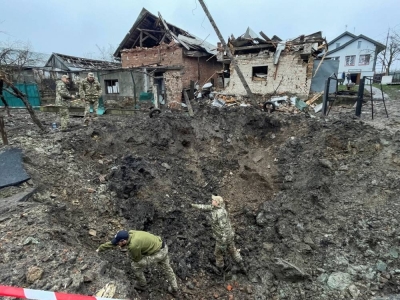 Ukrainian service members inspect a crater at a site of a residential area damaged by a Russian missile strike, amid Russia&#039;s attack on Ukraine, in Lviv, Ukraine. REUTERS