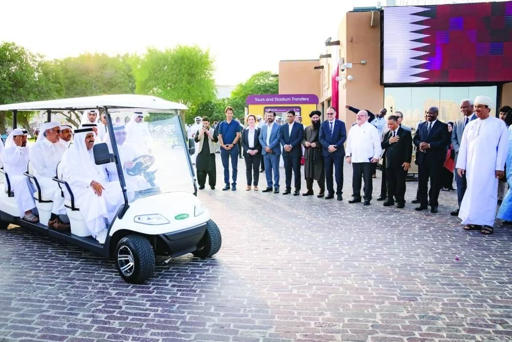 His Highness the Father Amir Sheikh Hamad bin Khalifa al-Thani and other dignitaries at Katara.