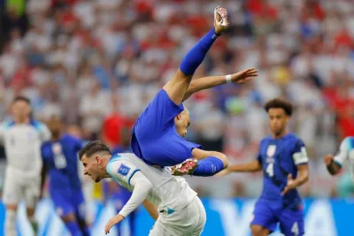 England&#039;s midfielder Mason Mount (bottom) and USA&#039;s defender  Sergino Dest (top) fight for the ball during the Qatar 2022 World Cup Group B football match between England and USA at the Al-Bayt Stadium in Al Khor.