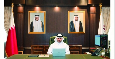 ويشارك الشيخ بندر بن محمد بن سعود آل ثاني محافظ مصرف قطر المركزي في الاجتماع المشترك.