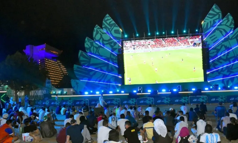 Visitors to Al Bayt Al Saudi watch a World cup match on a big screen Sunday. PICTURES: Thajudheen.