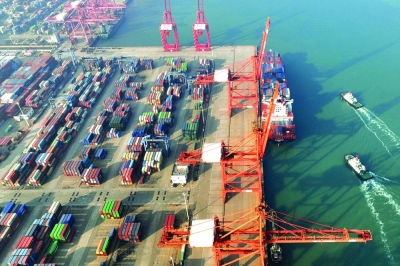 The aerial photo taken yesterday shows cranes and shipping containers at a port in Lianyungang in China's eastern Jiangsu province. Outbound shipments have lost steam since August as surging inflation, sweeping interest rate increases across many countries and the Ukraine crisis have pushed the global economy into the brink of recession.
