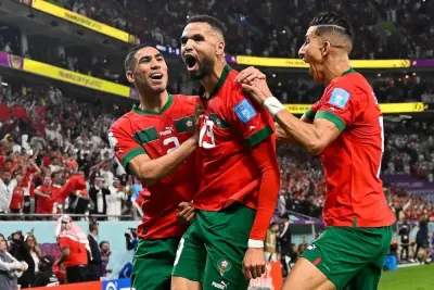 Morocco&#039;s Youssef En-Nesyri celebrates with teammates after scoring the goal.