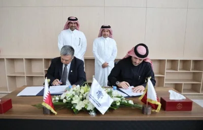 The agreement was signed by President of the Investment and Trade Court Judge Khalid bin Ali al-Obaidly, Vice-President of the Investment and Trade Court Judge Issa bin Ahmad al-Nassr, and undersecretary for shared services Jassim al-Mohannadi, while Senior Vice-President for Europe, Middle East, and Africa Loo Leong Seng signed on behalf of CrimsonLogic company.