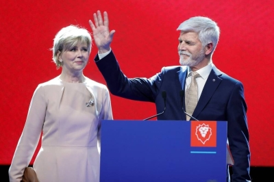 Czech presidential candidate Petr Pavel and his wife Eva Pavlova react at his headquarters, after results are announced for the country&#039;s presidential election, in Prague, Czech Republic Saturday. REUTERS