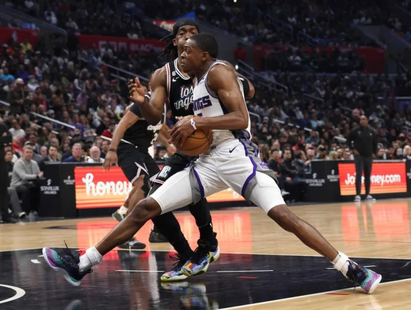 De&#039;Aaron Fox of the Sacramento Kings drives to the basket on Terance Mann of the LA Clippers during a 176-175 double overtime Kings win. (Getty Images via AFP)