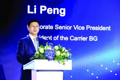 Li Peng, president of the Carrier BG, Huawei, delivering a keynote speech.