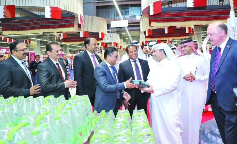 HE Dr Abdullah bin Abdulaziz bin Turki al-Subaie during a tour of LuLu Hypermarket, Abu Sidra.