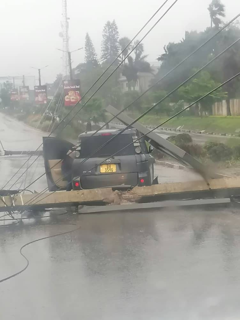 The full extent of the damage and loss of life in Mozambique is not yet clear, as the power supply and phone signals were cut off in the affected area.