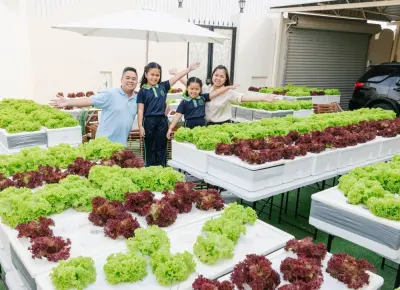 Doha-based Filipino accountant Jeacim Francis Adaya and his wife, Misty, and daughters Sofia and Zara, show off some of the lettuce from their home-based hydroponics farm.