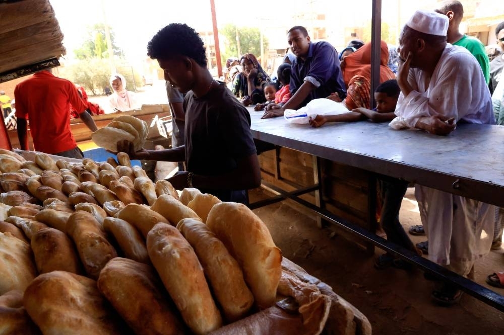 People gather to get bread during clashes between the paramilitary Rapid Support Forces and the army in Khartoum North, Sudan. REUTERS/Mohamed Nureldin Abdallah