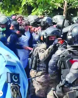 A video grab showing the troops arresting former prime minister Imran Khan within the precincts of the Islamabad High Court on Tuesday.
