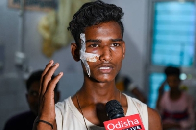 A wounded survivor rescued from a carriage wreckage of a three-train collision near Balasore, speaks to the media at the Soro government hospital in India&#039;s eastern state of Odisha. Punit PARANJPE / AFP