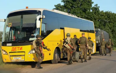 Russian service members move into positions, as part of a counter-terrorist operation declared after an armed mutiny by the Wagner mercenary group, in the Moscow region, Russia, June 24. A sign on a bus reads: "Children". REUTERS/Stringer