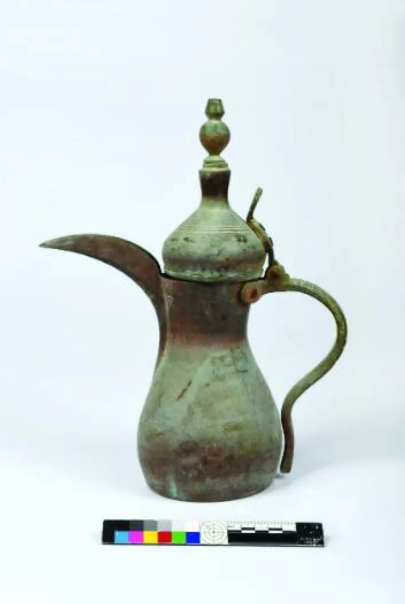 A small-sized 19th century brass coffee pot (raslan). PICTURES: NMoQ (screengrab)