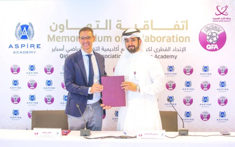 
Secretary-General of the Qatar Football Association Mansour al-Ansari (right) and Director General of the Aspire Academy Ivan Bravo pose after signing the agreement yesterday. 