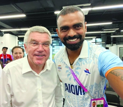 IOC president Thomas Bach (left) poses with India’s hockey goalkeeper Sreejesh P R in Hangzhou on Saturday.
