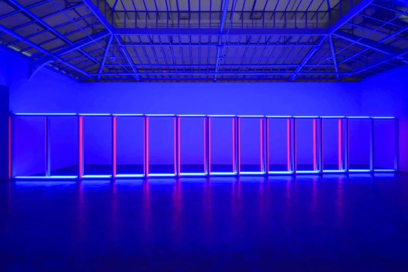 Dan Flavin, untitled, 1970, blue and red fluorescent light, modular units.